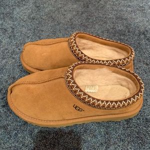 Ugg Tasman Chesnut Slippers